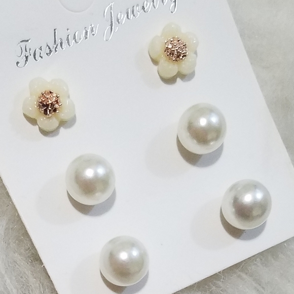 Adorable Earring Set - Picture 4 of 10